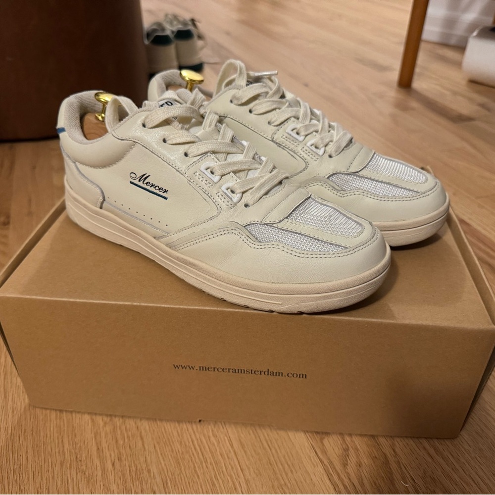 Mercer Amsterdam The Player Off White Sneakers